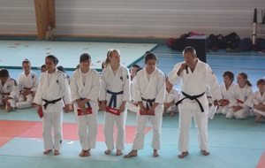 SPECIALE DEDICACE à :L'équipe minines pour son parcours exceptionel 2ème au Ligue Rhône Alpes.
de gauche à droite:
Mayssa OUARDA
Mathilde MOURET
Wendy BOOTCHER
Romane VILELA