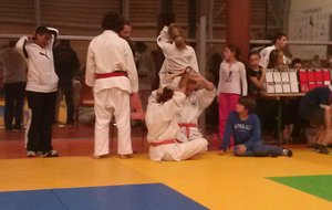 Une leçon de coiffure, n'est ce pas Chantal, Adèle et Fiona?!!!!